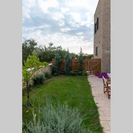 Chrysanthi Apartment Stoúpa