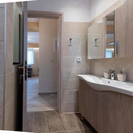 Chrysanthi Apartment *